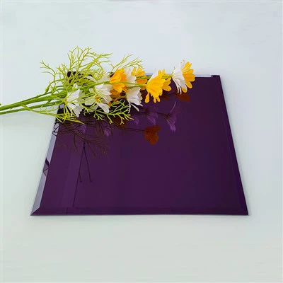 Fjólublár glerspegill